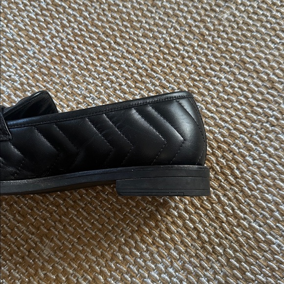 Gucci Black Leather Loafers with Gold Accent - Picture 6 of 6